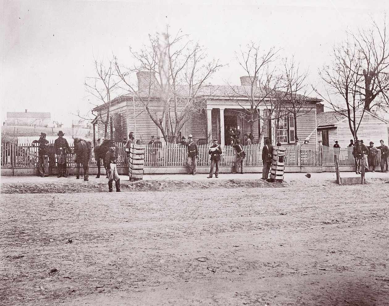 Hovedkvarteret til general Sherman eller Thomas, Chattanooga, ca. 1864. av George N. Barnard