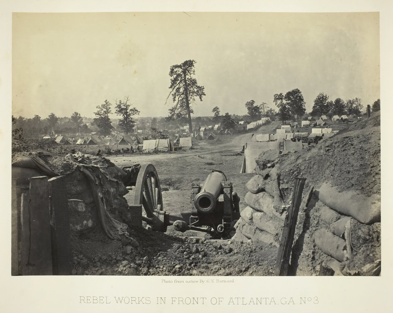 Rebel Works foran Atlanta, GA, nr. 3, 1864. av George N. Barnard