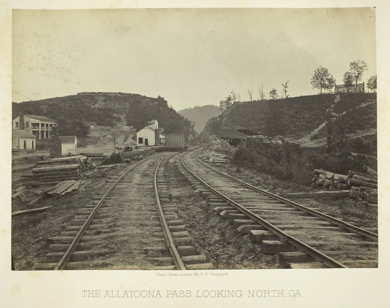 Allatoona-passet, ser nordover, GA, 1866. av George N. Barnard