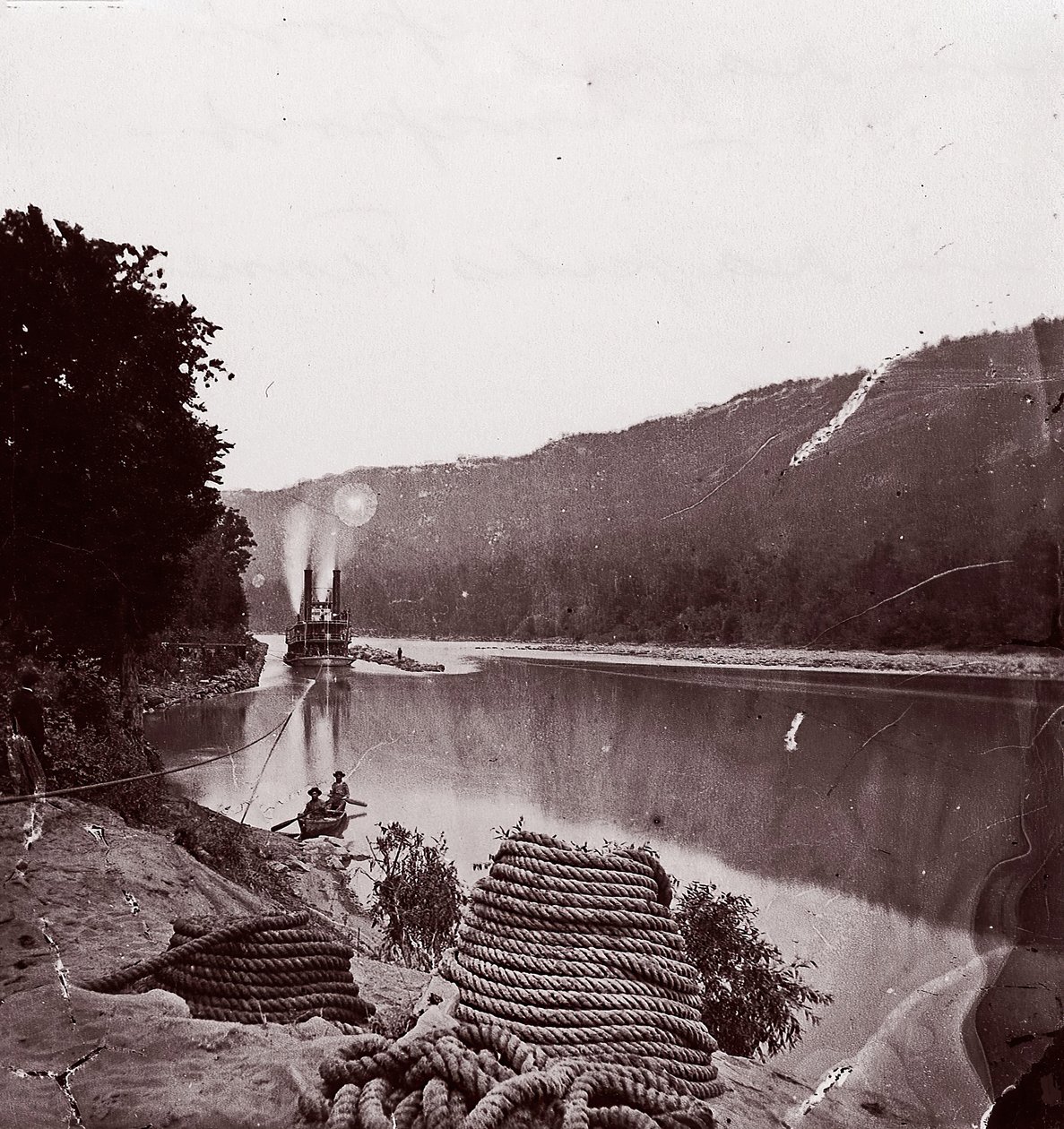 U.S. Transport in Rapids, Tennessee RiverThe Suck - Tennessee River under Chattanooga..., ca. 1864. av George N. Barnard