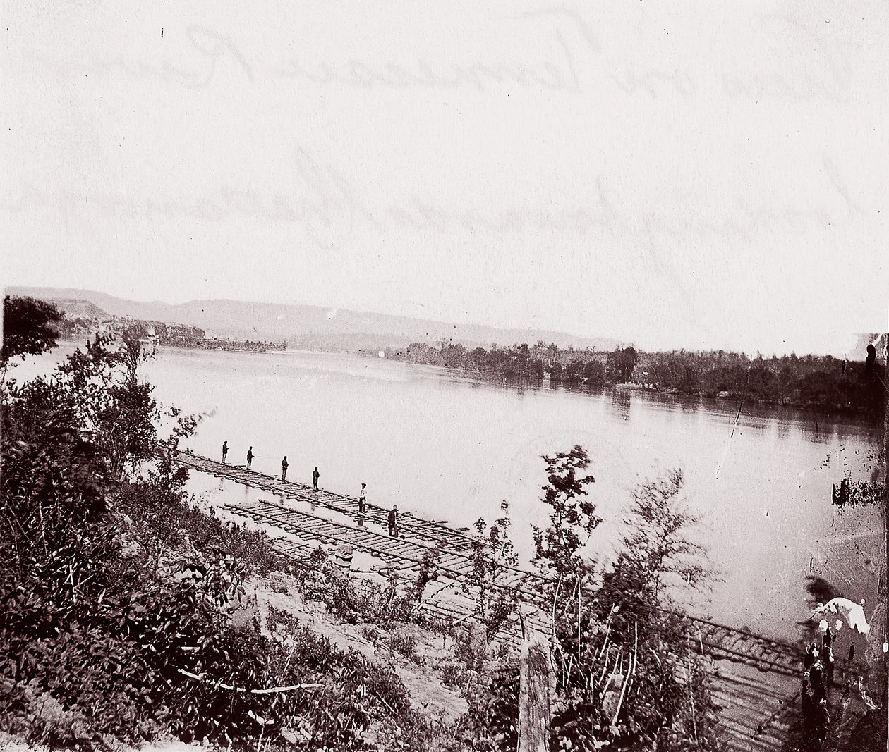 Utsikt over Tennessee River med utsikt mot Chattanooga, ca. 1864. av George N. Barnard