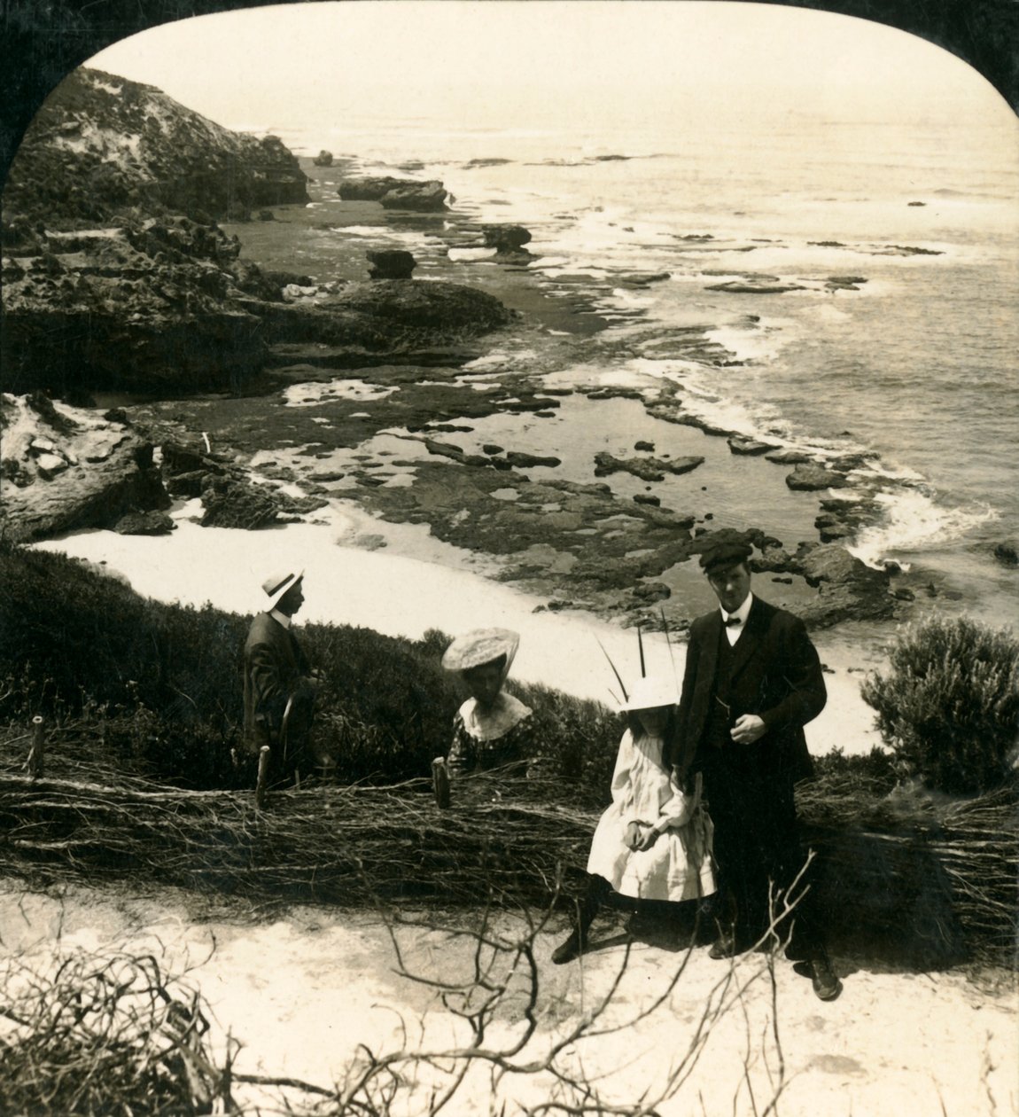 Lavvann ved Back Beach, Sorrento, Victoria, Australia, c1909. av George Rose