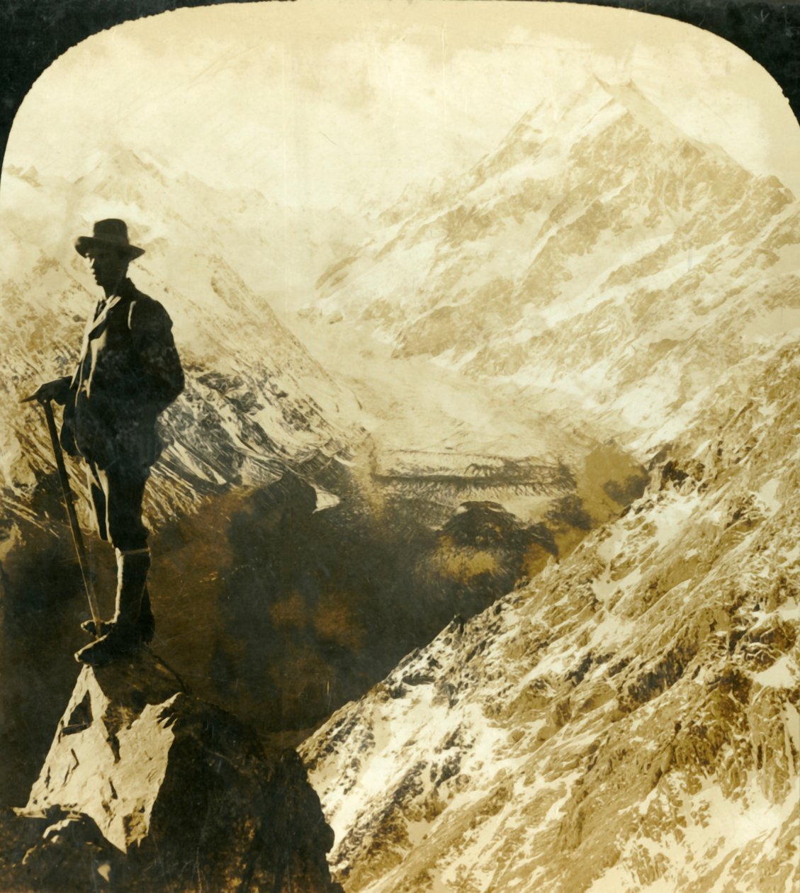Mount Cook, og lederen av Hooker Glacier, New Zealand, c1909. av George Rose