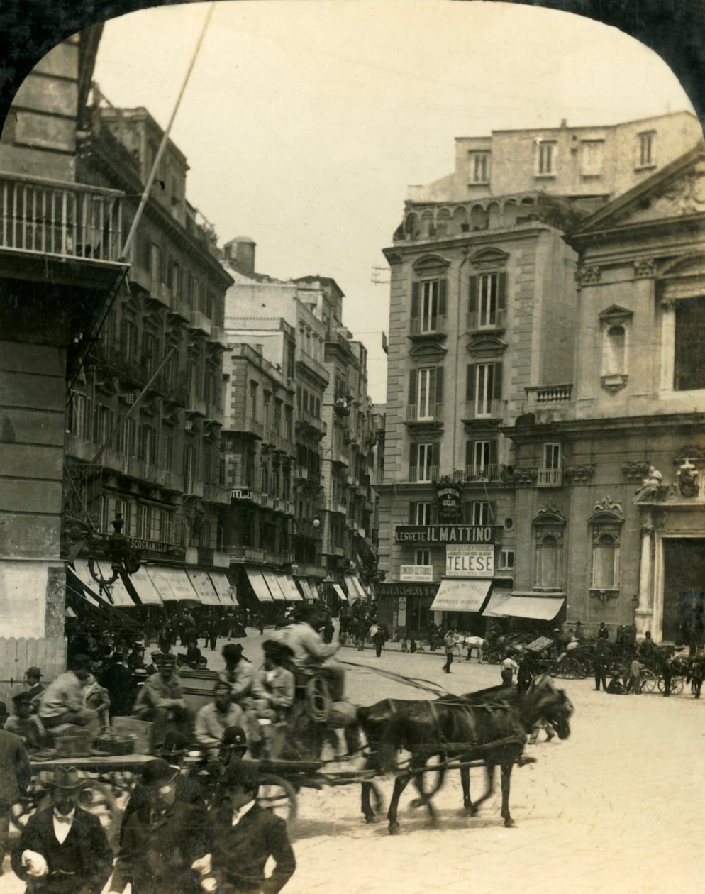 Piazza og kirken San Ferdinando, Napoli, Italia, c1909. av George Rose