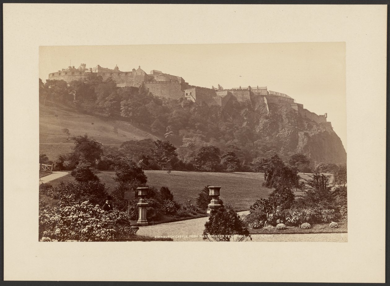 Edinburgh Castle fra West Princes Street Gardens av George Washington Wilson
