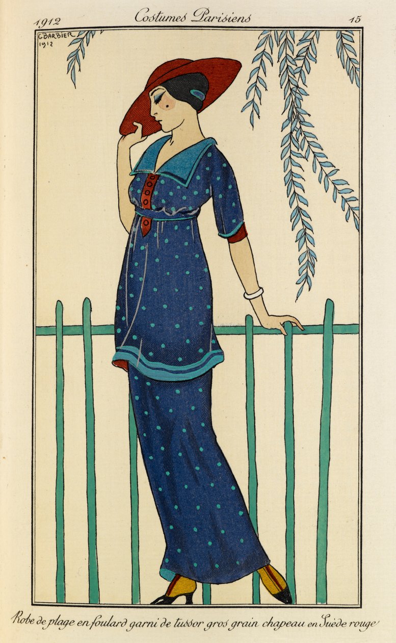 Robe de plage en foulard garni de tussor gros grain chapeau en Suède rouge. Kostymer Parisiens nr.15. Kvinne iført en strandkjole og et råsilkeskjerf trimmet med grosgrain i flekkete blått og en rød lue. av Georges Barbier