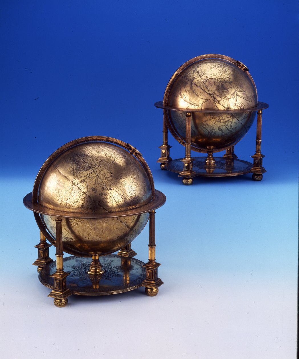 Par jordkloder, terrestriske og himmelske, med Tughra og latinsk inskripsjon av Sultan Murad III, 1579 av Gerardus Mercator
