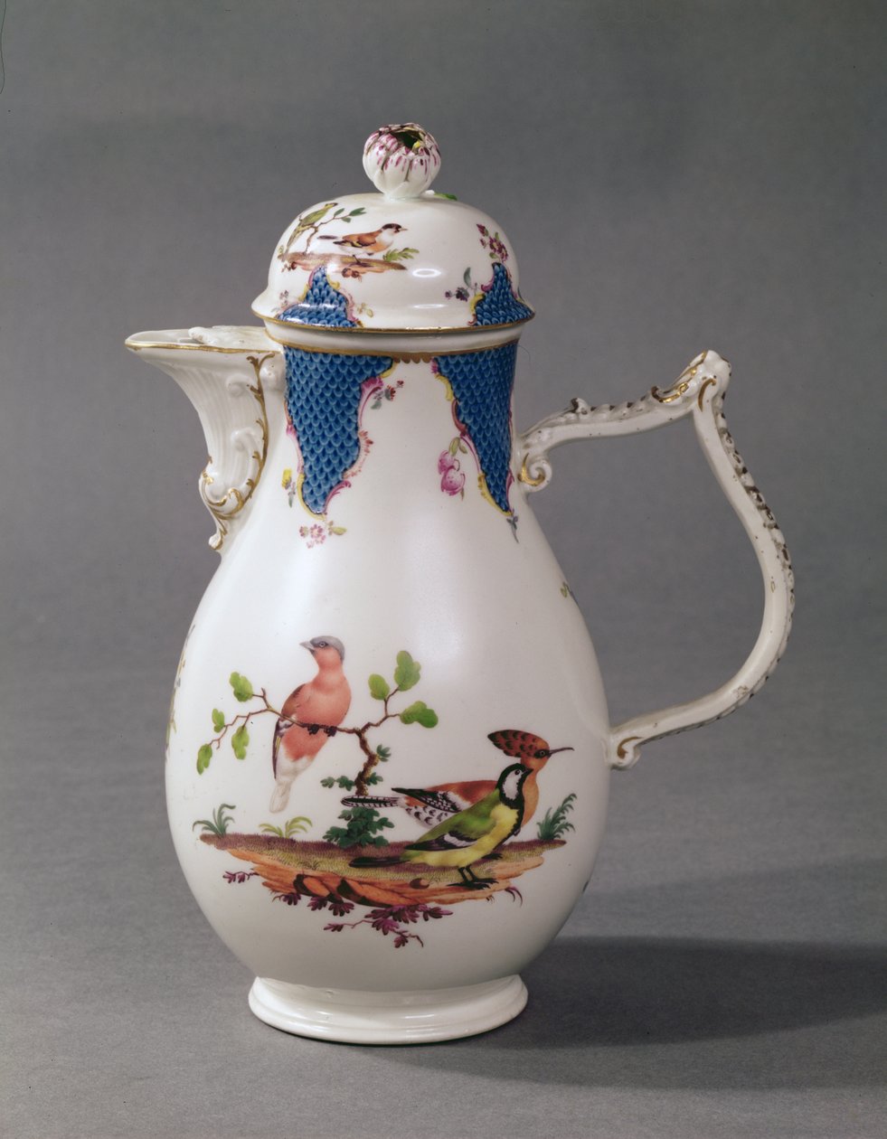 Meissen kaffekanne i porselen, ca. 1760 (porselen) av German School