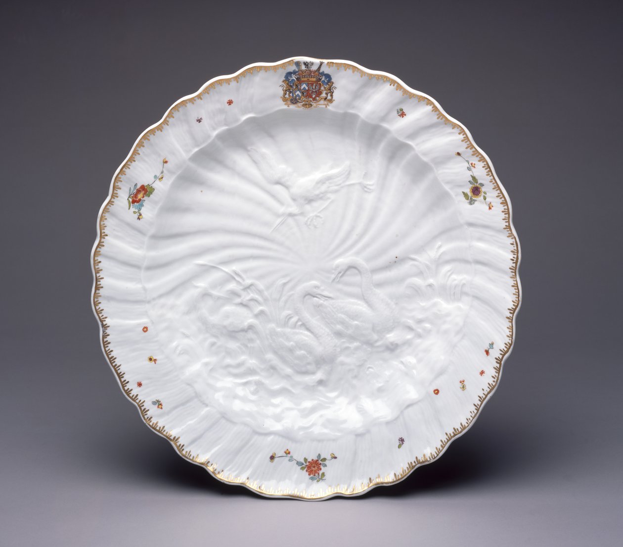 Tallerken fra Svanetjenesten, Meissen Porselen, ca. 1737-41 (hardlimt porselen) av German School