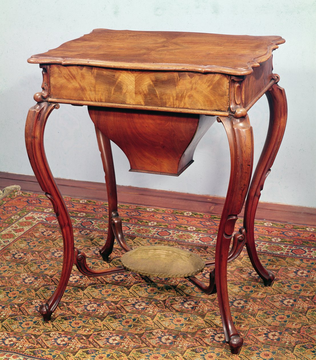 Arbeidsbord i rokokkostil, 1840 (mahogni) av German School