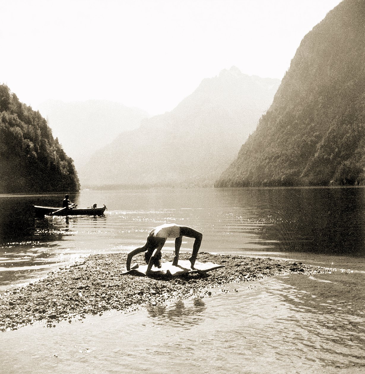 Eva Braun i badedrakten trener på Königssee av German Photographer