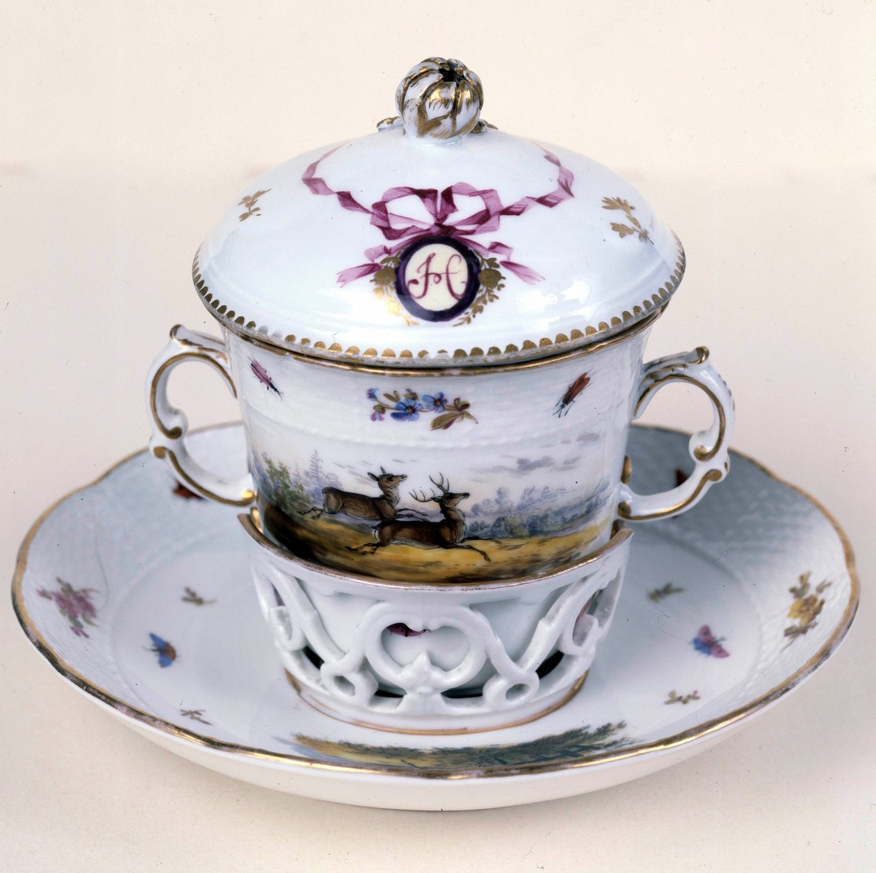 Porselenskopp i osp fra 1800-tallet (brukes til å drikke varme drikker). tysk produksjon. Besançon. Museum of Fine Arts av German School