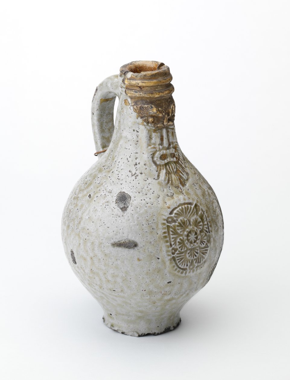 Bellarmine kanne, ca. 1660-70 (saltglasert steintøy) av German School
