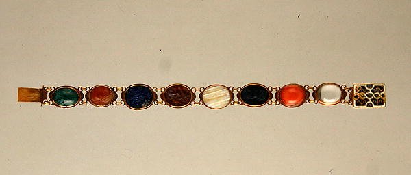 Armbånd (gull og steiner) av German School