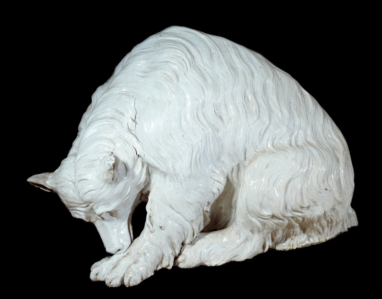 Tysk kunst: Hard porselensbjørn fra berlin, ca 1732 - 1735. Meissen porselensskulptur. Mål: 0,58 x 0,50 x 0,09 m. Sevres. Porselensproduksjon av German School