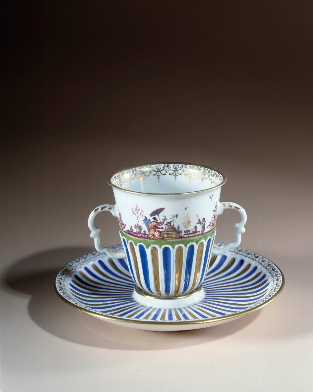 Tysk kunst: Krus med trembleuse-dekor i porselen fra Meissen. 1730. Paris, dekorativ kunst av German School