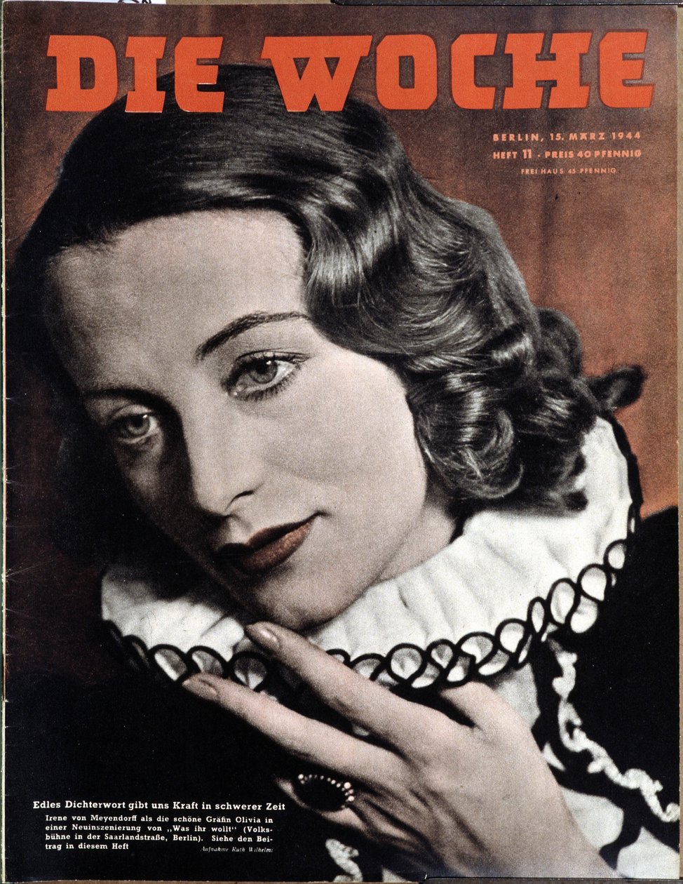 Iren Von Meyendorff i Shakespeares "Som du vil behage" på Theatre Populaire (Volksbahn) i Berlin, konv. “”Die Woche”” av German School