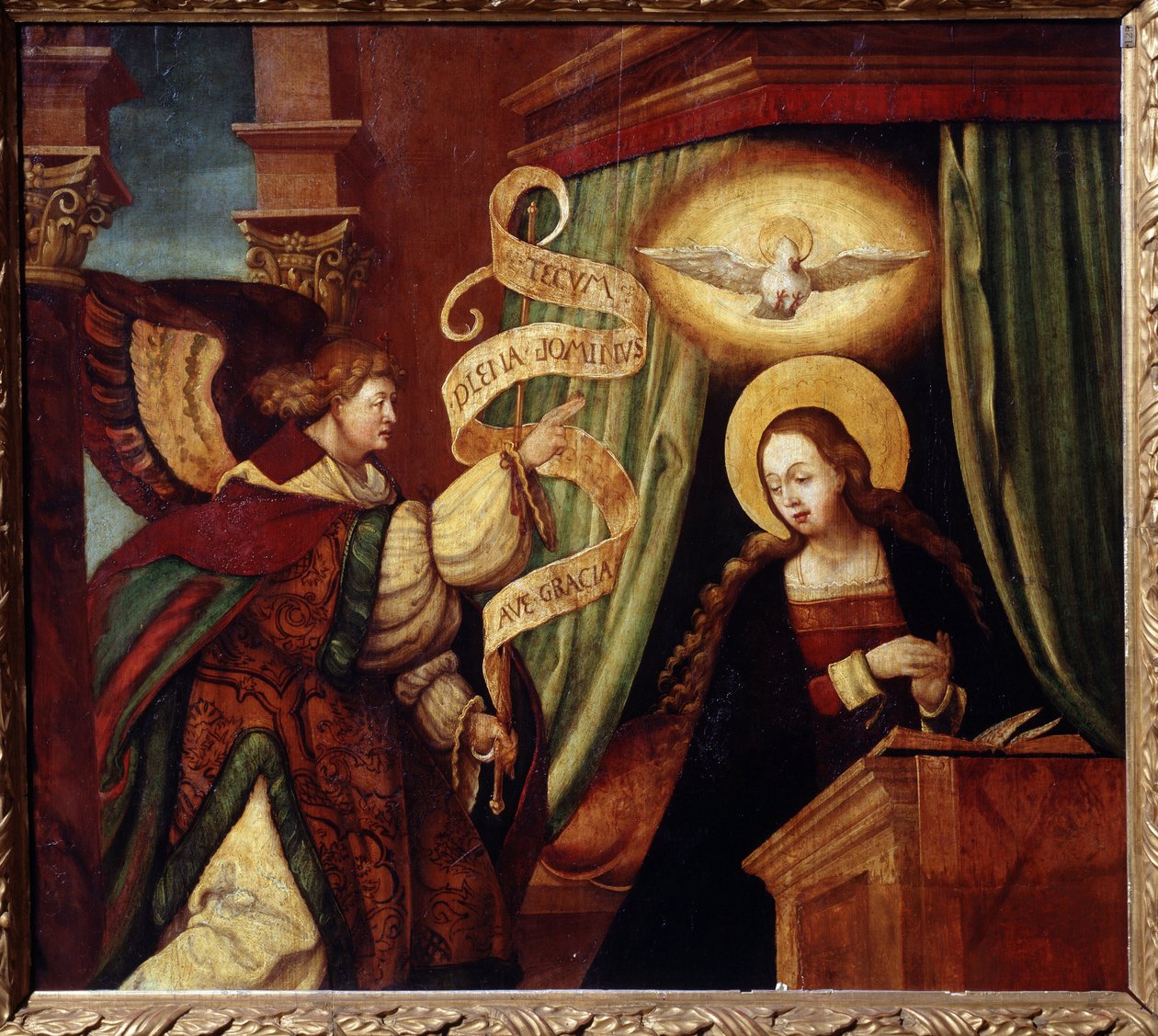 Bebudelsen (The Annunciatioon). Erkeengelen Gabriel kommer med et budskap på latin: ""Ave gratia plena Dominus tecum"" (Hil deg, o full av nåde, Herren er med deg) (begynnelsen av Ave Maria). Maleri av en tysk mester (1500-tallet). Olje av German School