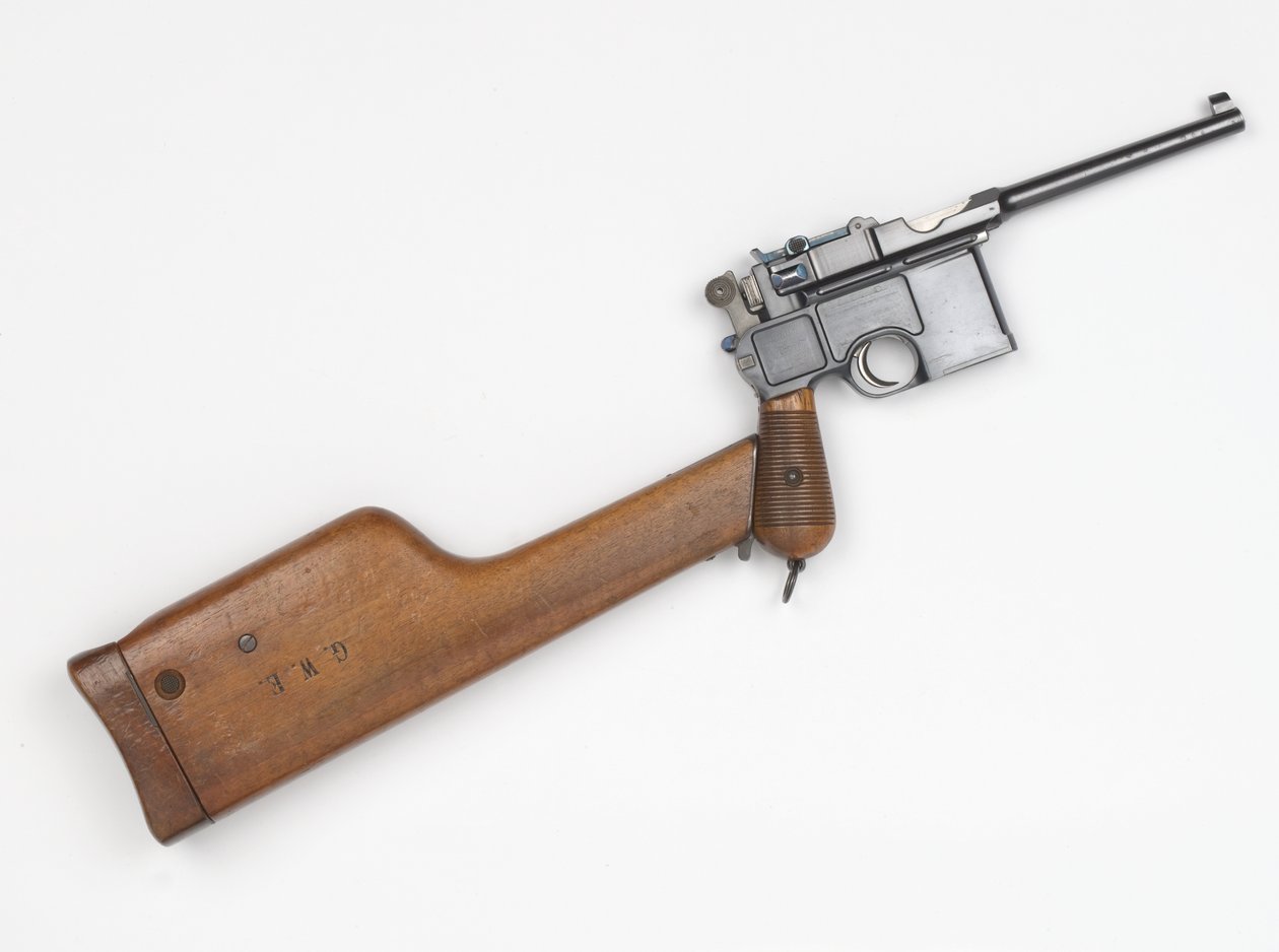 Mauser C96 7,63 mm pistol av German School