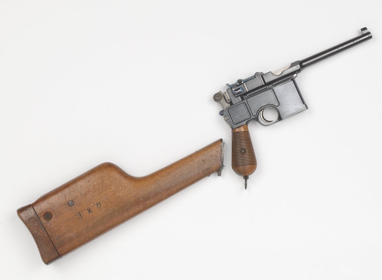 Mauser C96 7,63 mm pistol av German School