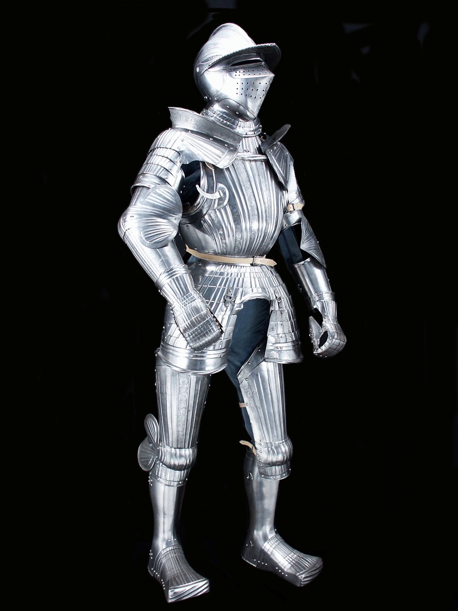 "Maximilian" feltrustning fra "Fico"-gruppen, med tilhørende hjelm, ca. 1525–30, dekorert ca. 1805 (etset stål med moderne skinn og restaureringer) av German School