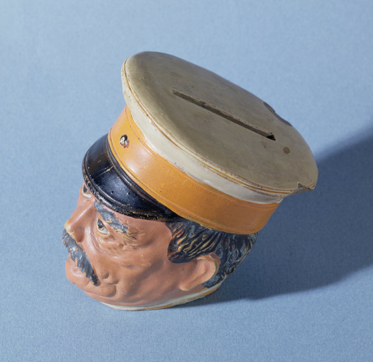 Pengeboks i form av kansler Otto von Bismarck (1815-98) (malt terrakotta) (se også 211409) av German School