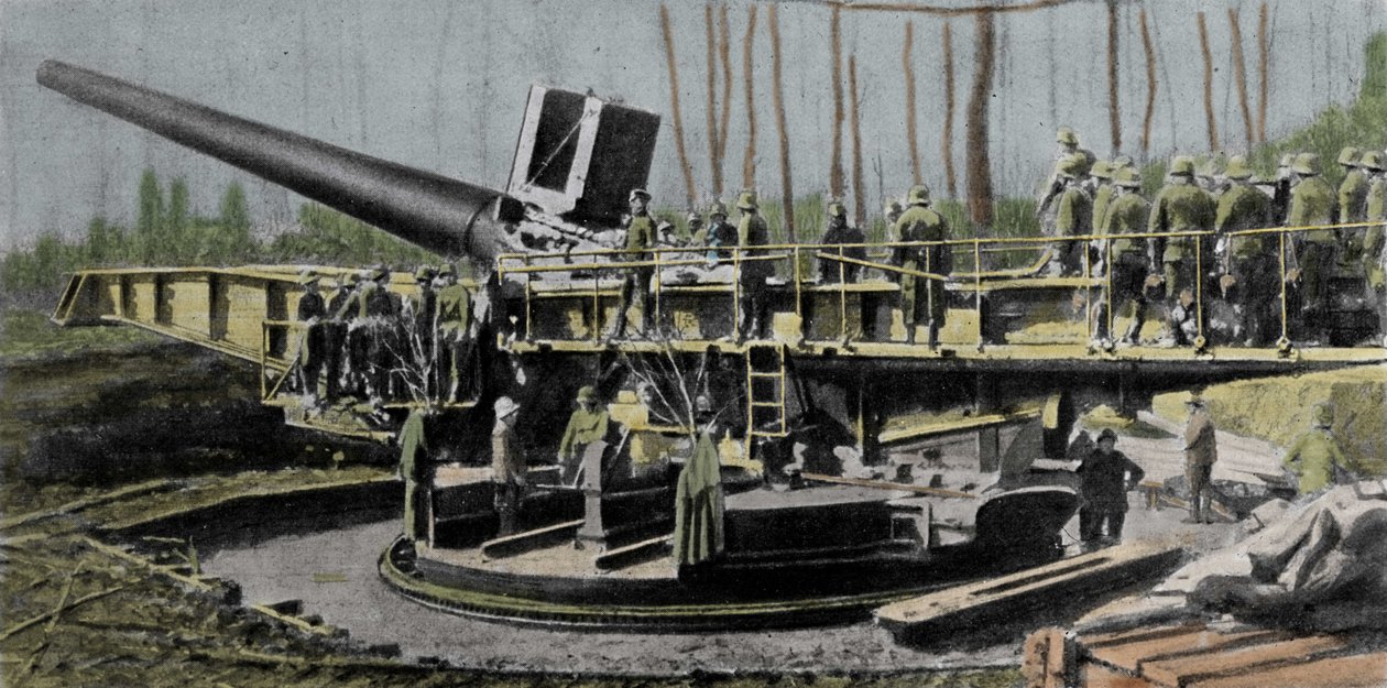 Ofte forvekslet med den store Bertha-kanonen, er Paris-kanonen (Wilhelmgescutae) den mest mystiske av de tyske kanonene fra første verdenskrig. Kaliber 210 mm; flylengde 36 m:; rekkevidde 126 km; totalvekt 750 T; prosjektilvekt 105 Kg ved 1600 m/sek. 19 av German School