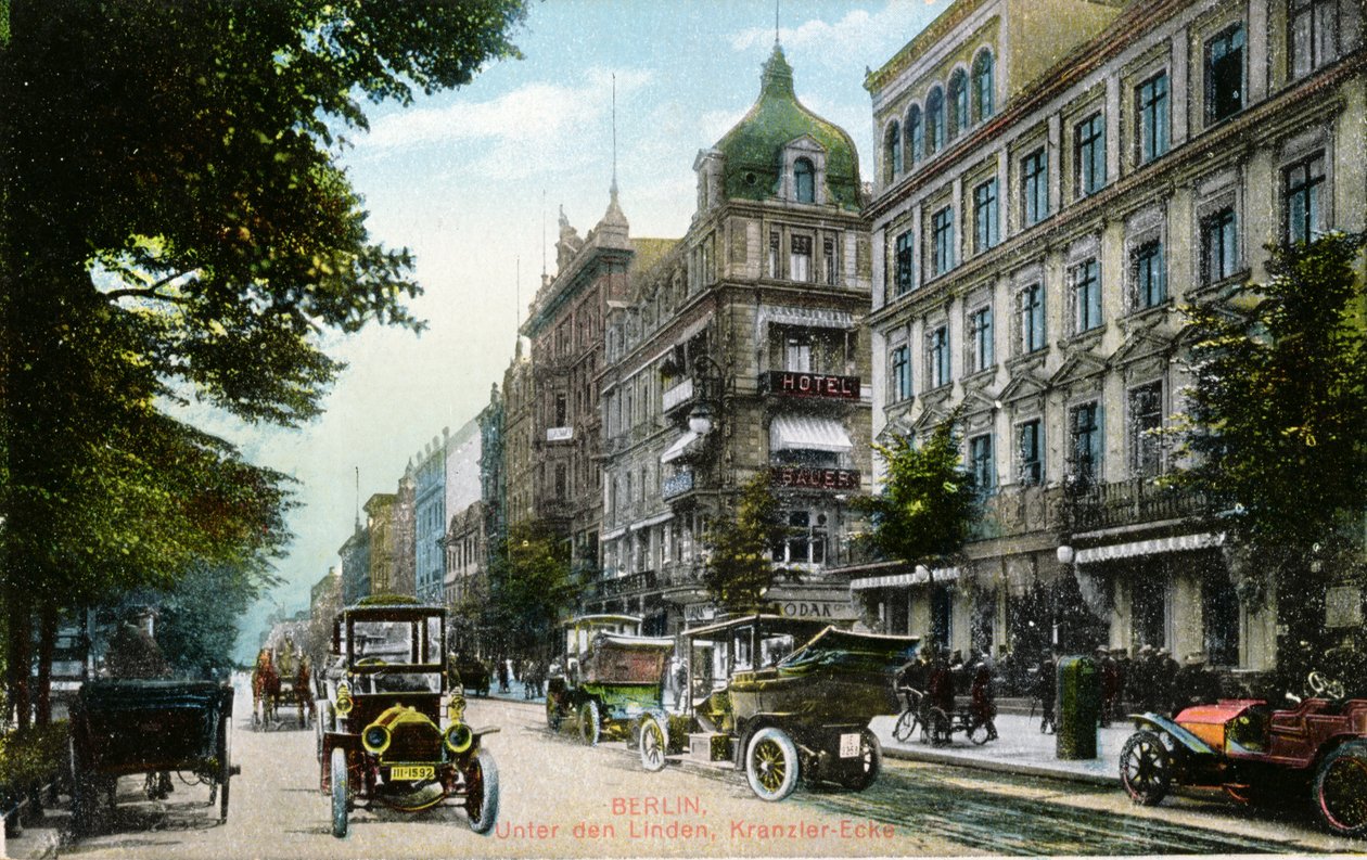 Postkort som viser Unter den Linden og Kranzler-Eck i Berlin, ca. 1910 (farget foto) av German School