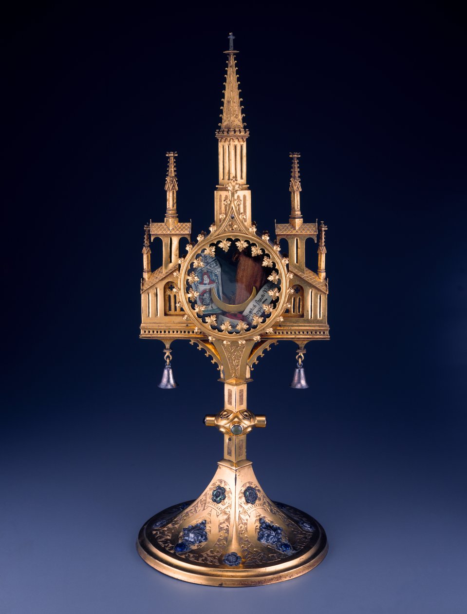 Relikviemonstrans fra Guelph Treasure, laget av verkstedet Hildesheim, tidlig på 1400-tallet (gravert kobber forgylt, sølv og gjennomskinnelig emalje) av German School