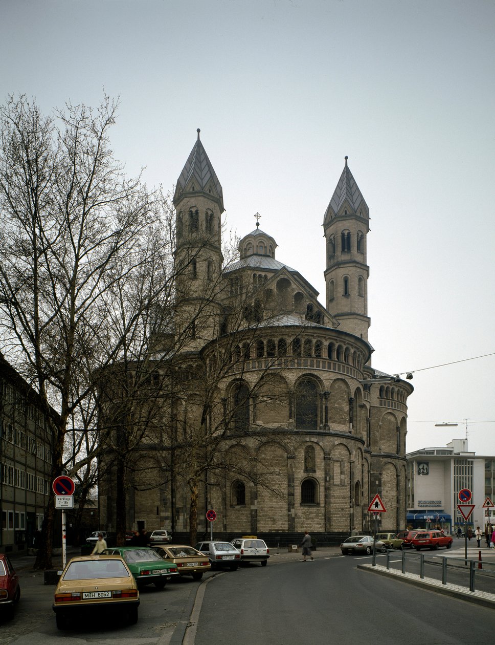 Romansk kunst: utsikt over Apotres-kirken av German School