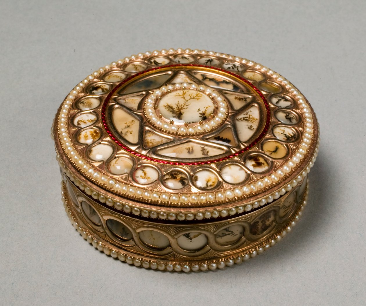 Round Snuff Box, c.1800-30 av German School