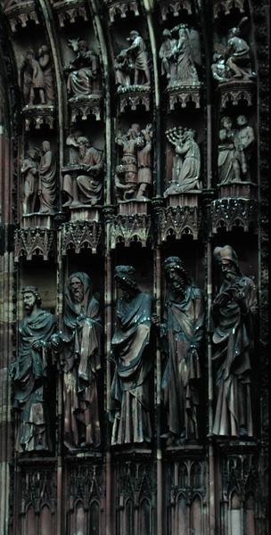 Skulpturdetaljer fra høyre side av sentralportalen, vestfasade, påbegynt 1277 (stein) av German School