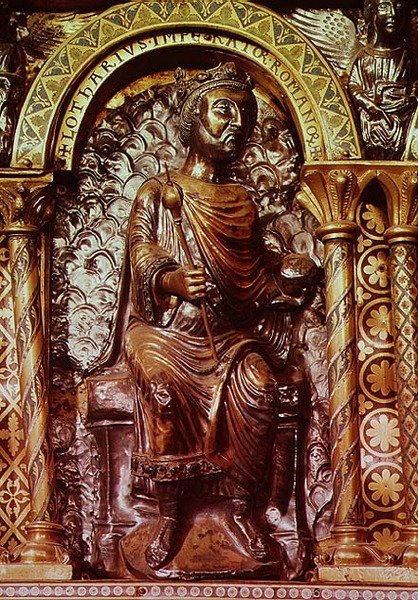 Shrine of Emperor Charlemagne (742-814), detalj som viser keiser Lothair I (795-855) på sin trone, 1215 (gull og champleve-emalje) av German School