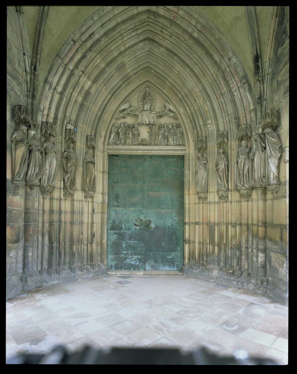 Paradise-portalen: De fem vise jomfruer og de fem tåpelige jomfruene, karmfigurer skåret ut ca. 1250, veranda bygget ca. 1350 (se også 173982 og 173983) av German School