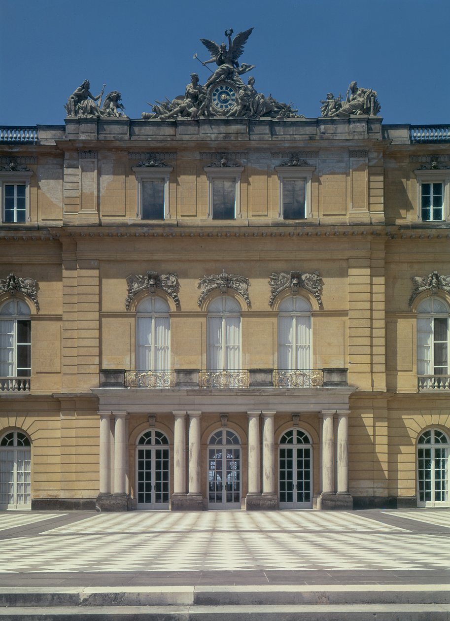 Marmorgårdsplassen, designet av Georg Carl Heinrich von Dollmann (bilde) av German School