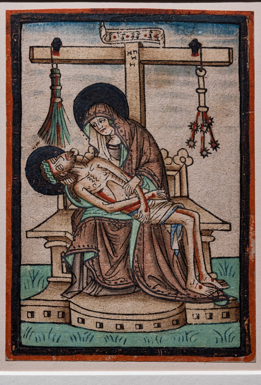 Vesperbild (Lamentation), akvarell tresnitt av tysk gravør, ca. 1450. Symbolene på Kristi lidenskap henger fra korset. av German School