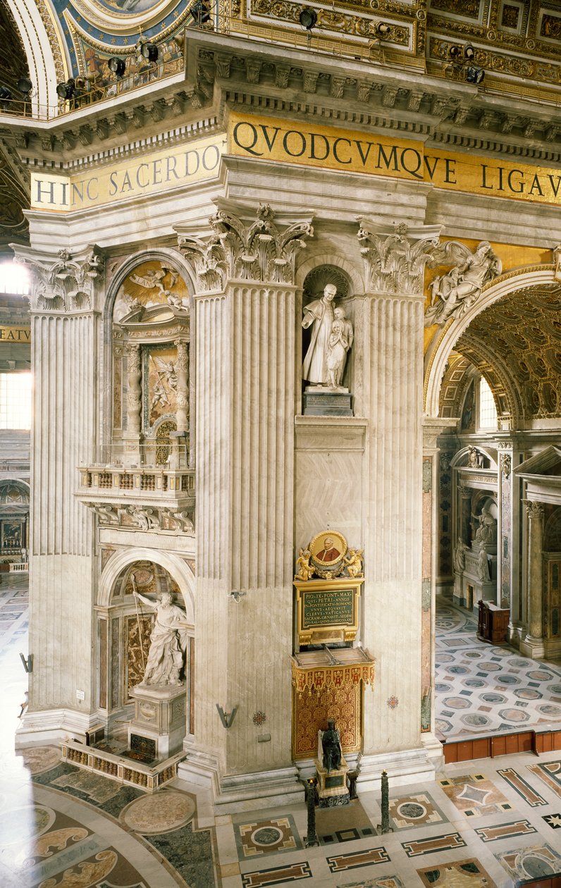 Dekorasjoner av Gian Lorenzo Bernini (1598-1680) på første søyle til høyre, en av fire søyler som støtter kuppelen til Peterskirken, Roma, Vatikanstaten av Gian Lorenzo Bernini