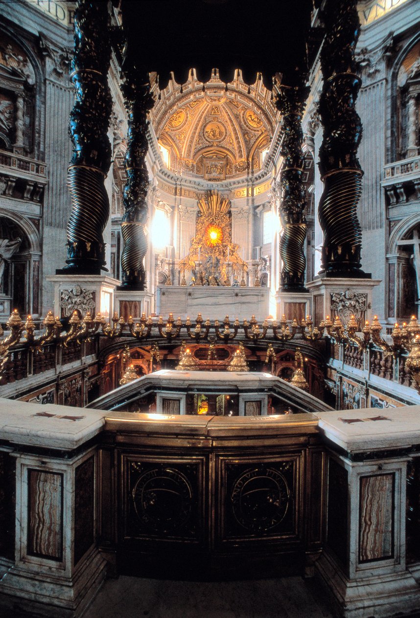 Utsikt over baldakinen til mesteralteret designet av Gian Lorenzo Bernini (Bernini), Peterskirken (Basilica San Pietro) i Roma. Italia av Gian Lorenzo Bernini
