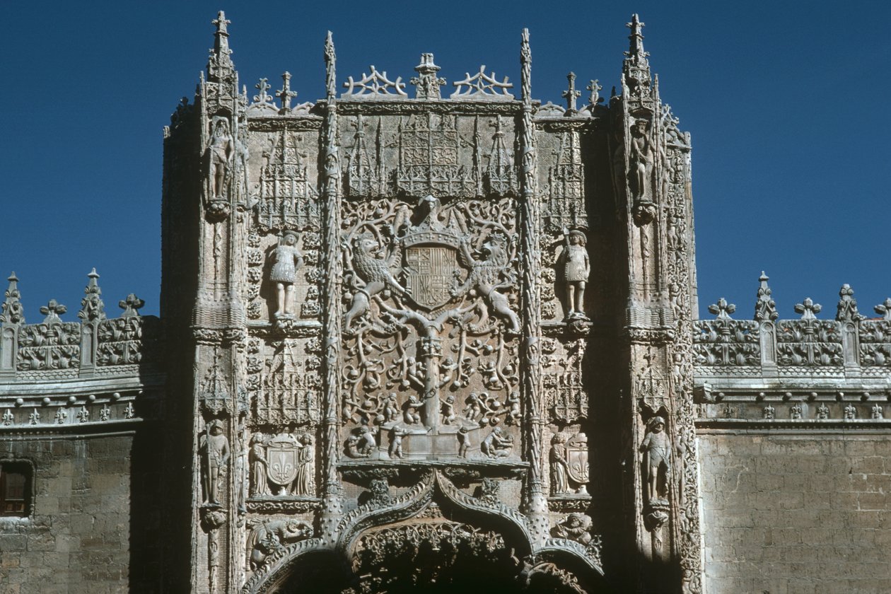 Inngangsfasade (Nasjonalmuseet for religiøs skulptur) bygget 1488-96 av Gil de Siloe