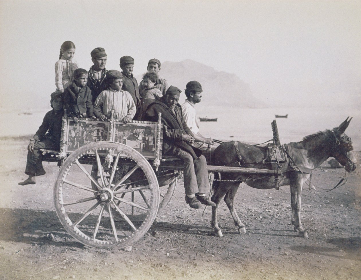En overfylt vogn trukket av et muldyr, Palermo, Sicilia, ca. 1880 (albumintrykk) av Giorgio Sommer