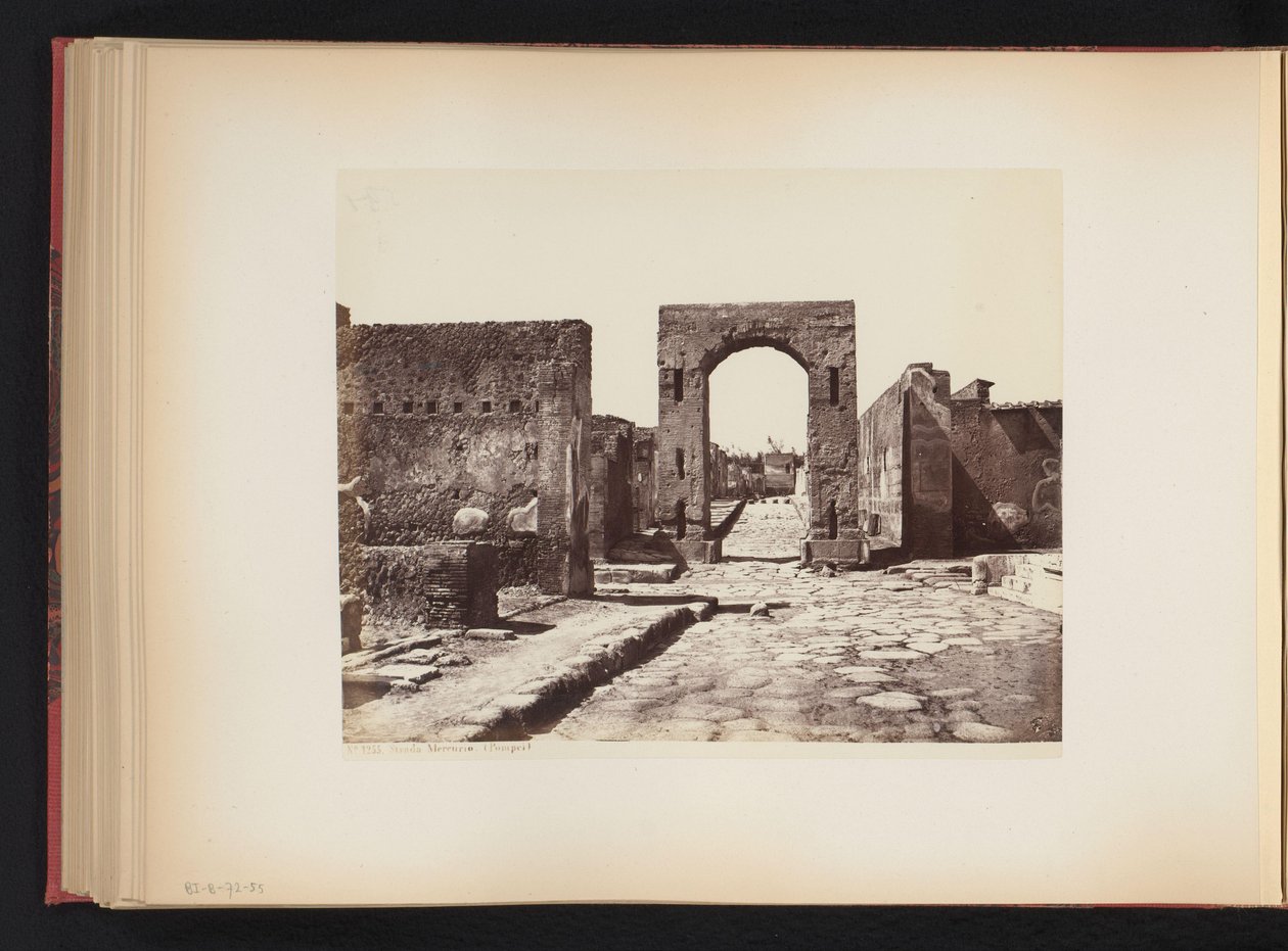 Utsikt over Strada Mercurio i Pompeii, Italia Strada Mercury. (Pompeii) (tittel på objekt) av Giorgio Sommer (attributed to)