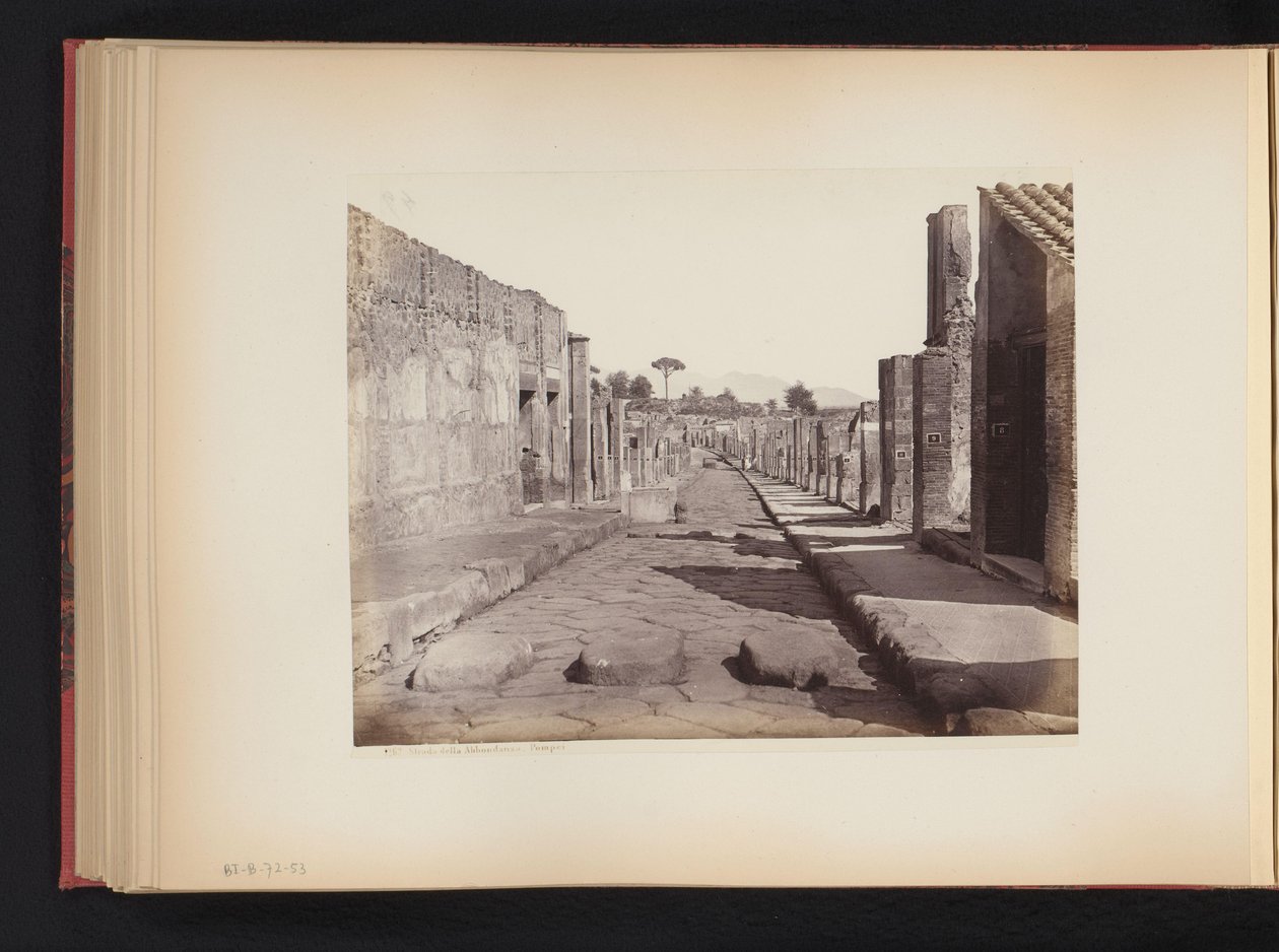 Utsikt over Strada della Abbondanza i Pompeii, Italia Strada della Abbondanza. Pompeii (tittel på objekt) av Giorgio Sommer (attributed to)