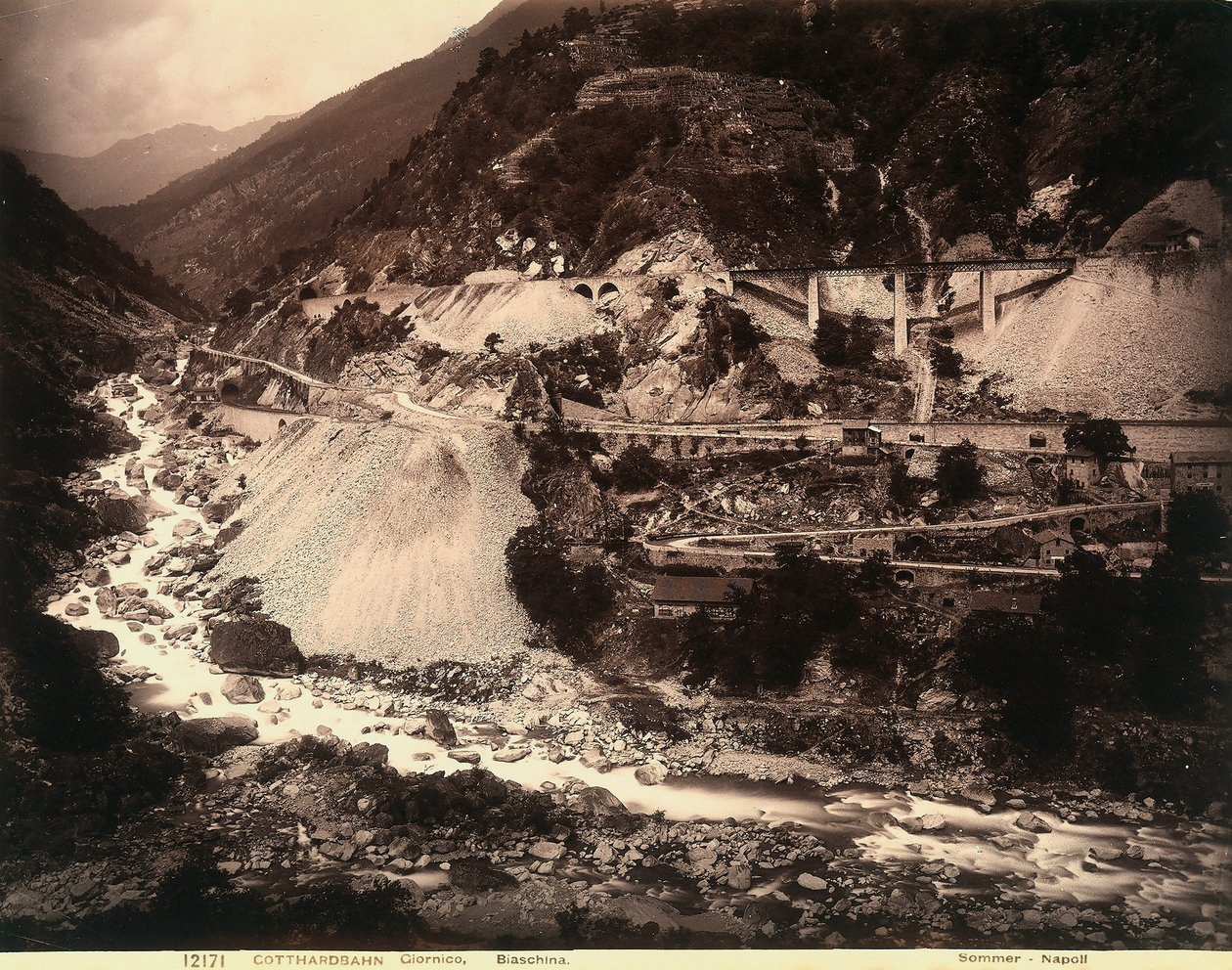 A stretch of the San Gottardo railroad between Giornico and Biasca av Giorgio Sommer