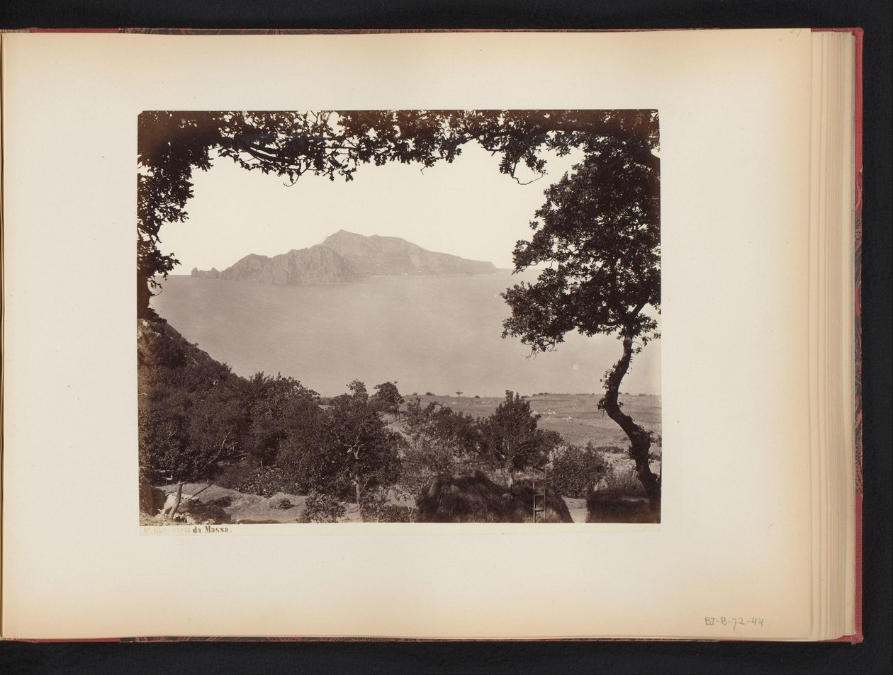 Utsikt over Capri fra fastlandet, Italia Capri da Massa (tittel på objekt) av Giorgio Sommer