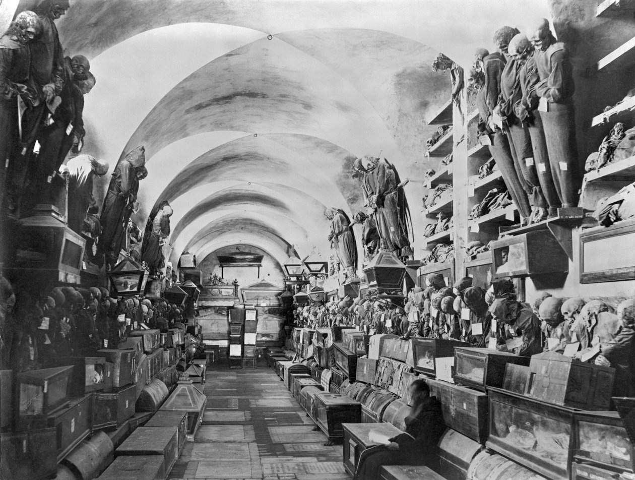 Mumier fra katakomben i Palermo, Italia av Giorgio Sommer