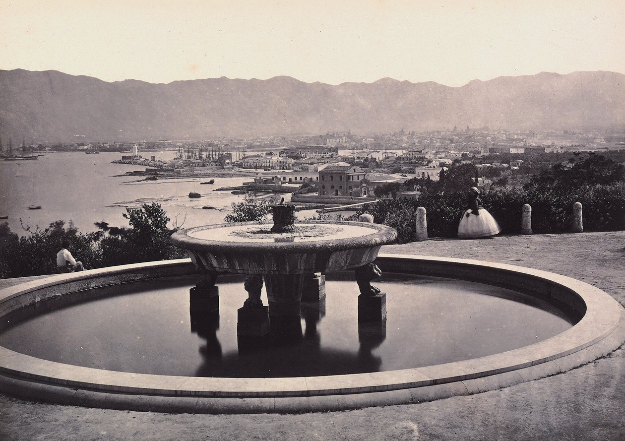 "Panorama fra Villa Belmonte med fontenen. Palermo" av Giorgio Sommer