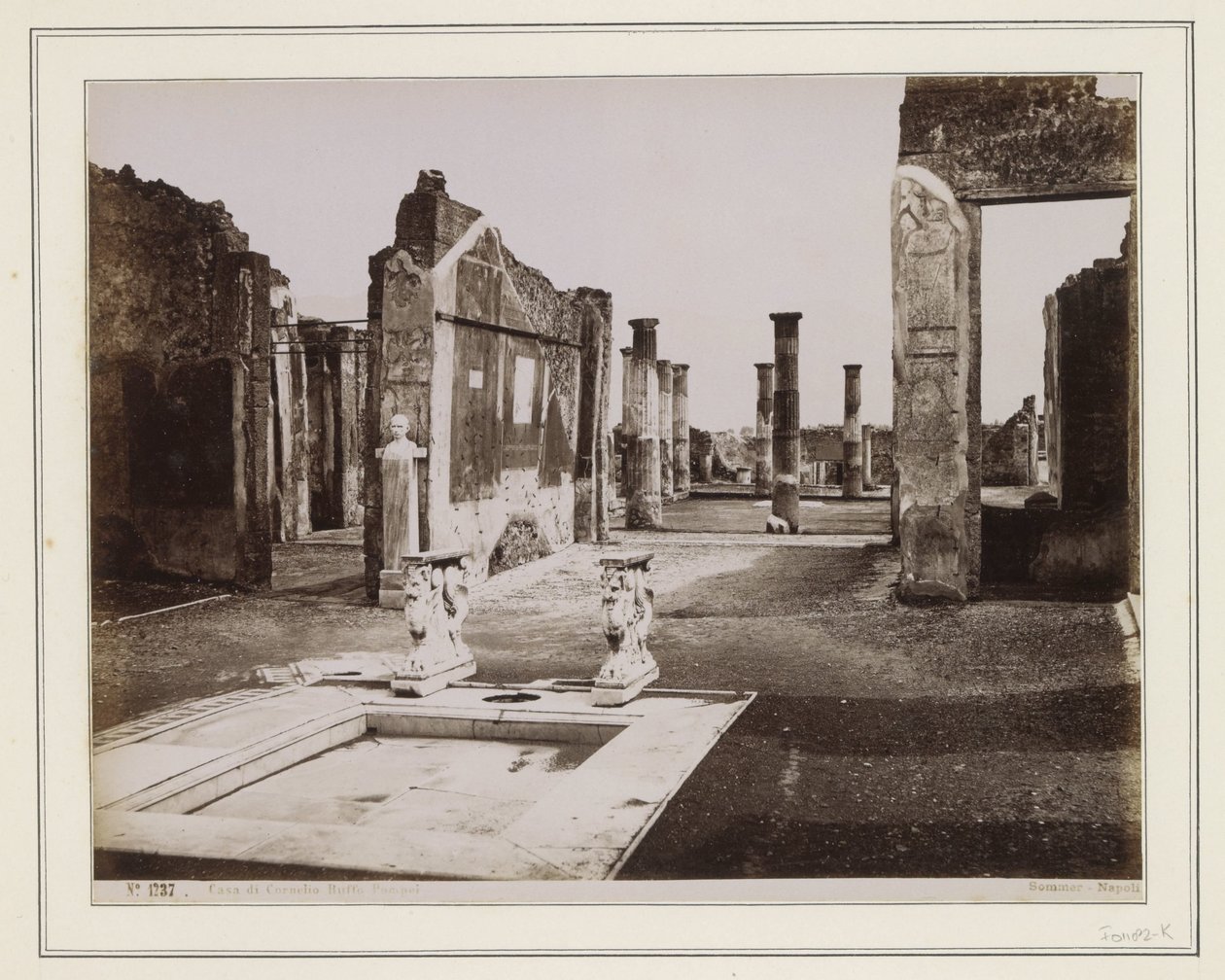 Rester av Casa di Cornelia Ruffo i Pompeii av Giorgio Sommer