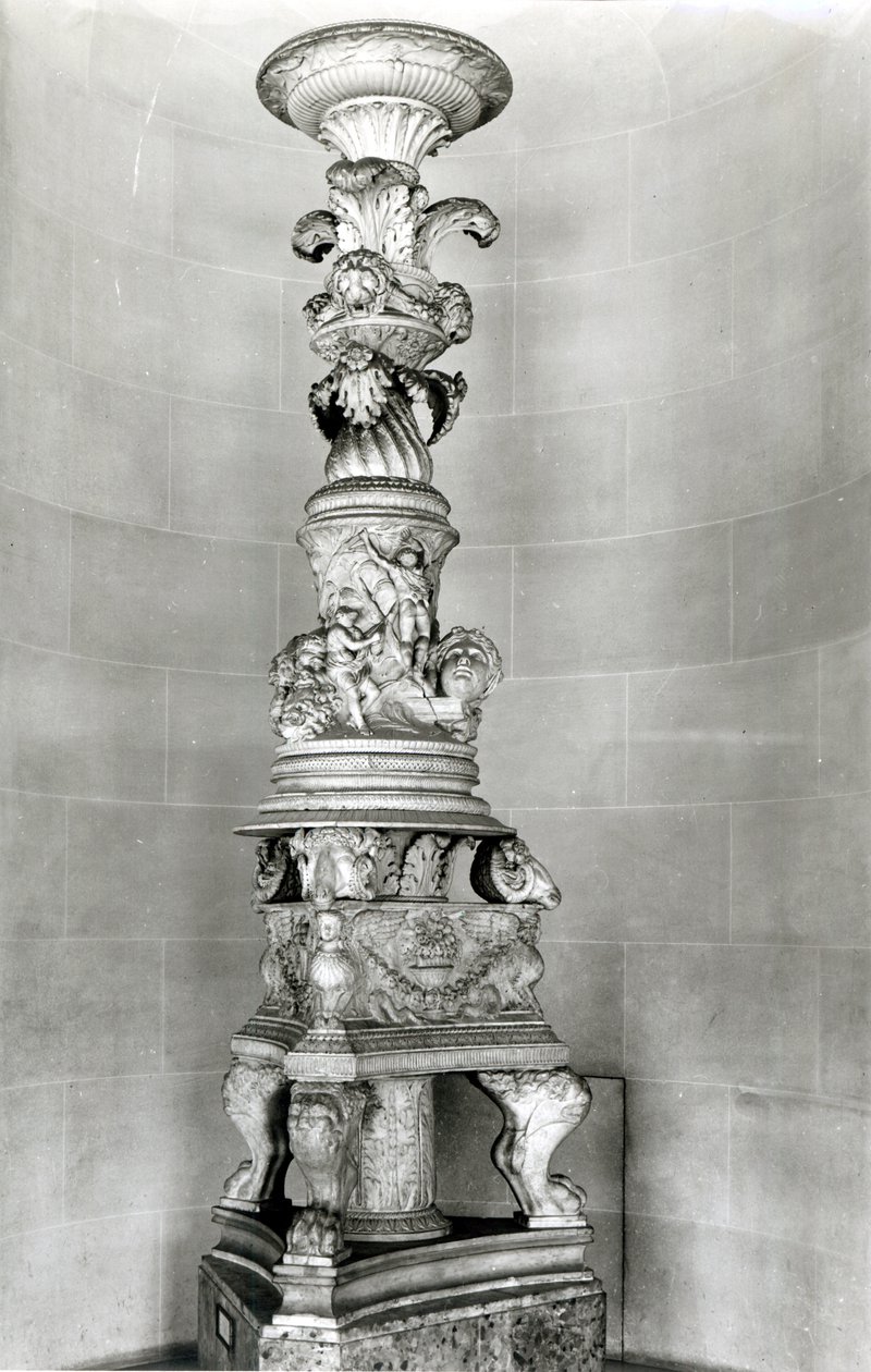 Kandelaber designet av Piranesi på grunnlag av romerske antikke stykker for hans egen grav (marmor) av Giovanni Battista Piranesi