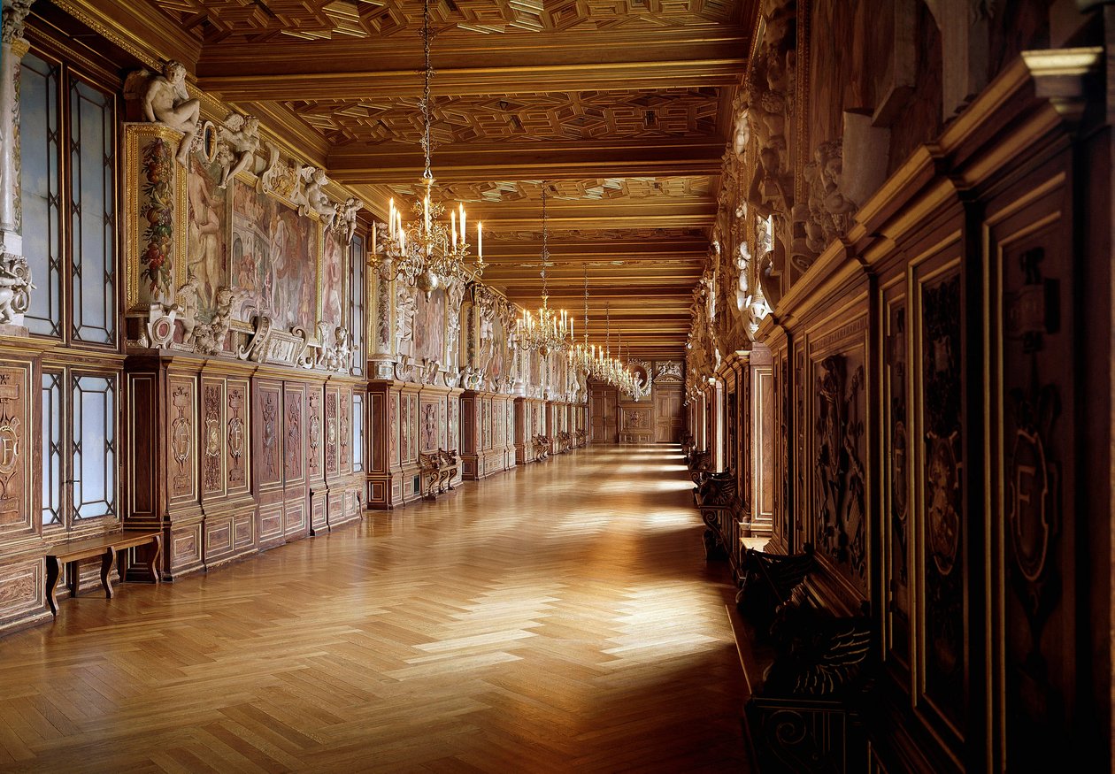 Renessansearkitektur: utsikt over galleriet til Francois I ved slottet Fontainebleau laget av Rosso Fiorentino (1495-1540) i samarbeid med Primaticcio (1504-1570) fra 1523. Seine og Marne av Giovanni Battista Rosso Fiorentino