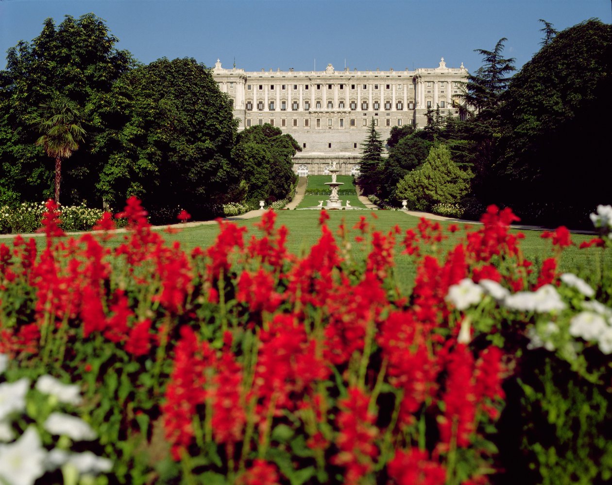 Palacio Real fra hagene, startet i 1738 av Giovanni Battista Sacchetti
